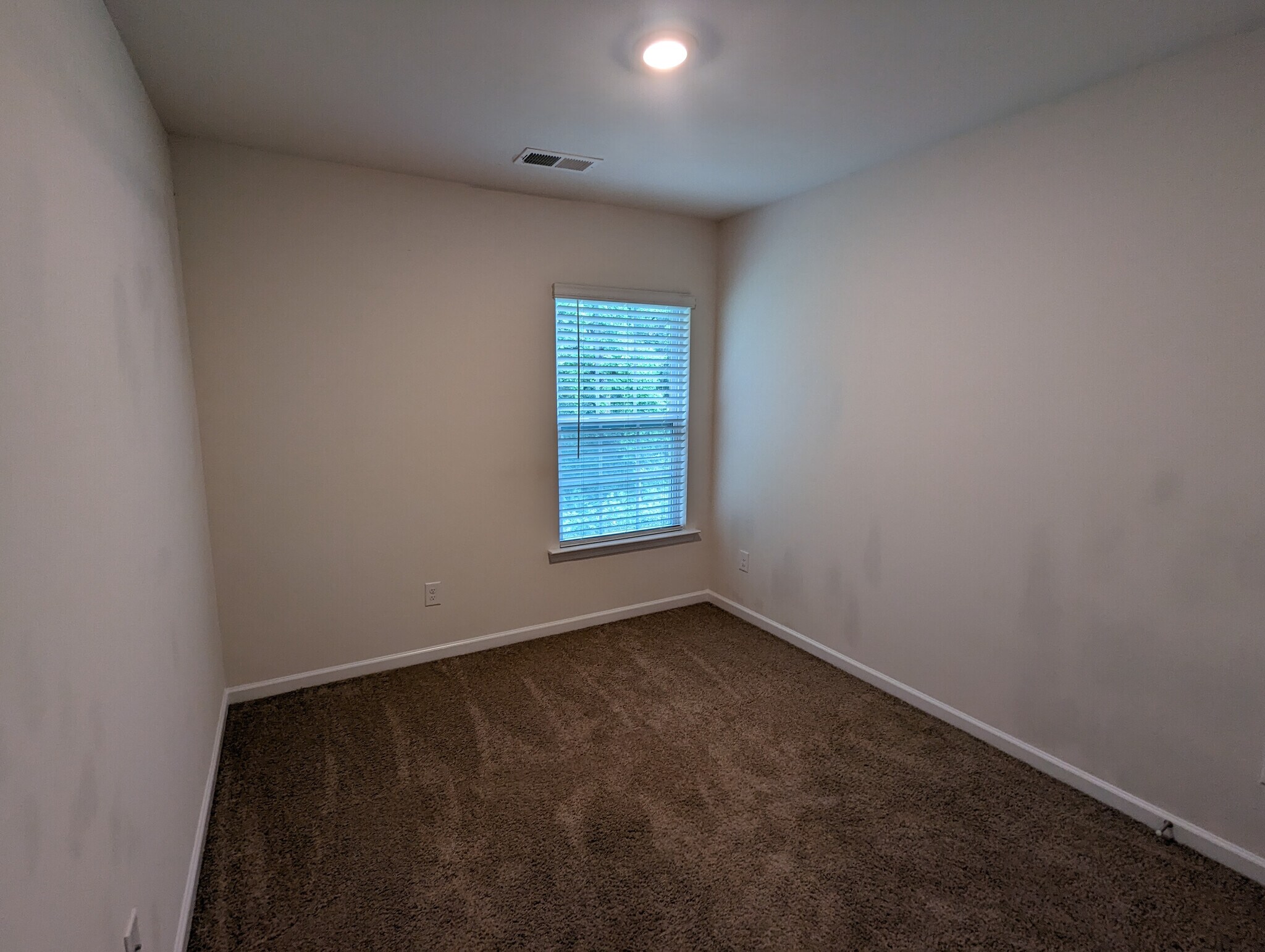 Building Photo - Room in Townhome on Guildford Hill Ln