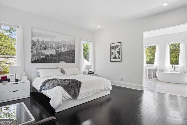 Building Photo - 1756 N Akin Dr NE