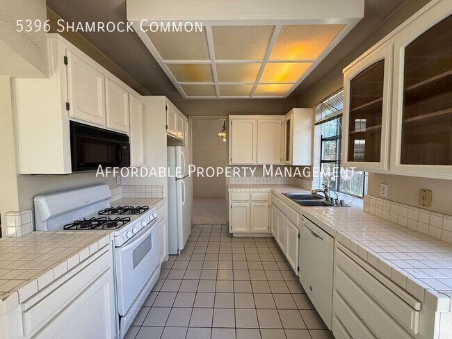 Building Photo - 5396 Shamrock Common