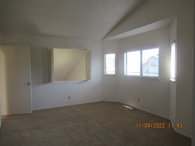Building Photo - 1220 Iris Ct