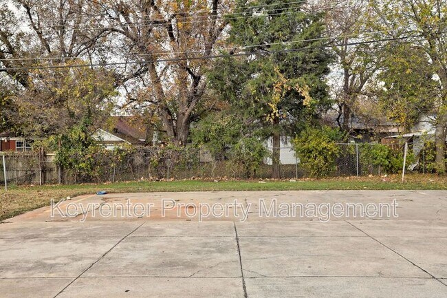 Building Photo - 2325 NW 12th St