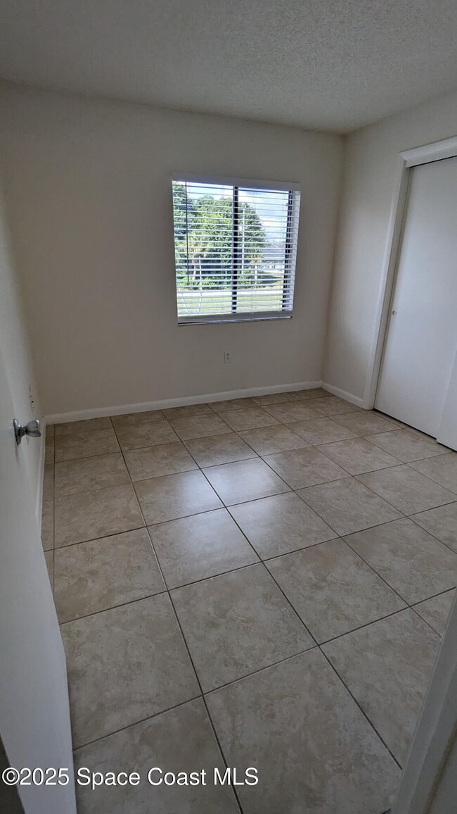 Building Photo - 215 San Juan Cir