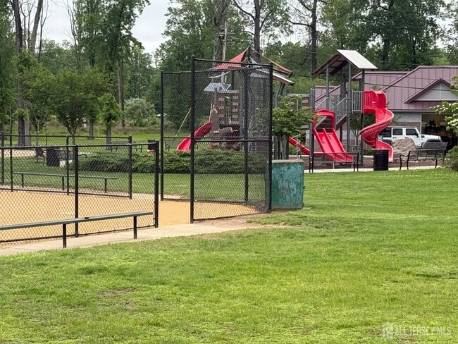 Building Photo - 5 Pelmont Pl