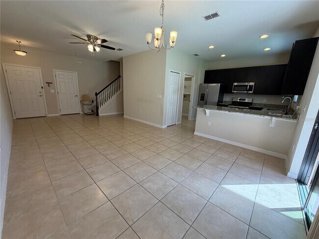 Building Photo - 2432 Seven Oaks Dr