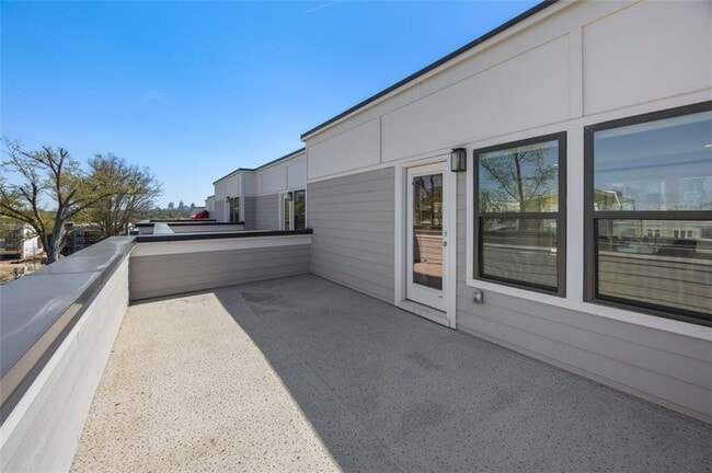 Building Photo - 2145 Burnside Dr NW