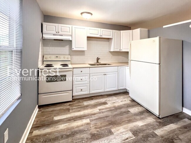 Building Photo - 40 Hiland Pl