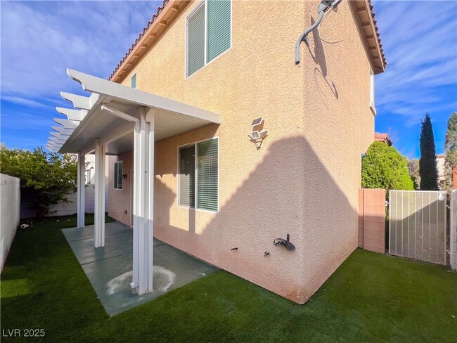 Building Photo - 10955 Sardinia Sands Dr
