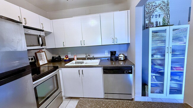 Building Photo - 181 Tilford I