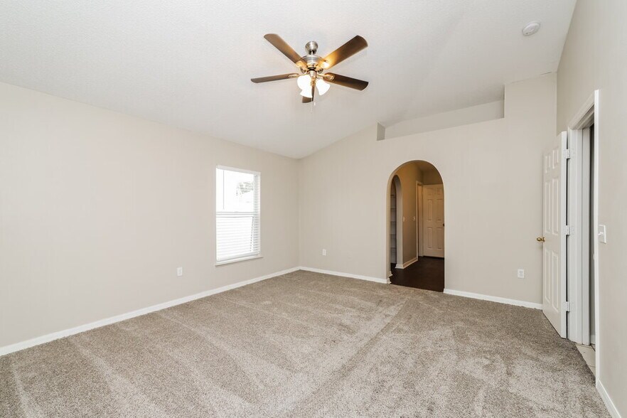Building Photo - 12814 Lake Vista Dr