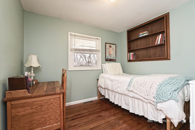 Building Photo - 15417 W Fair Ln