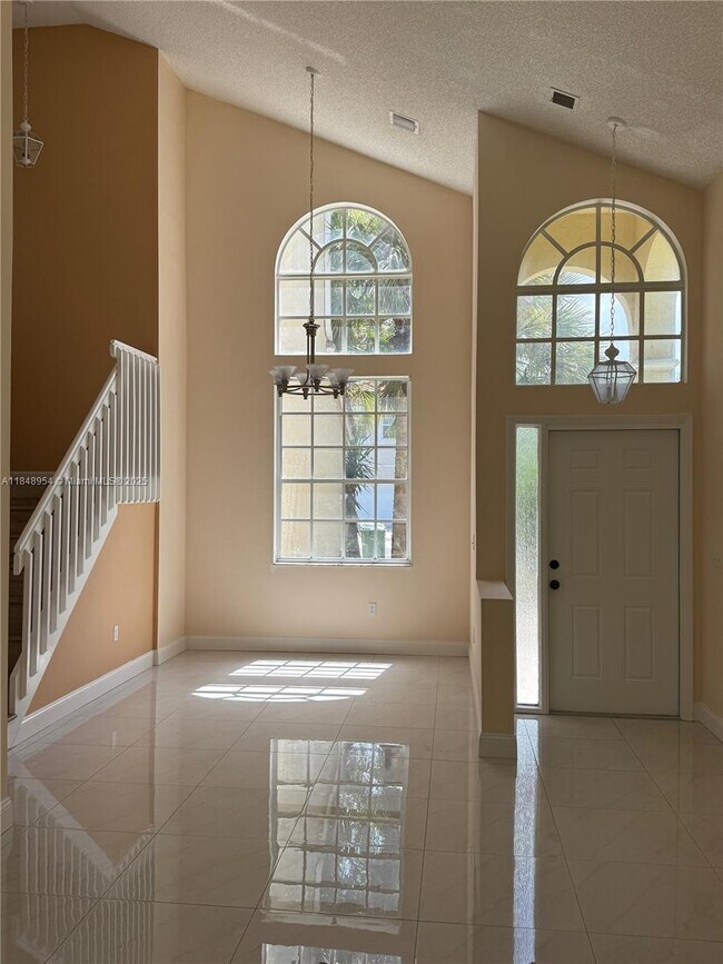 Building Photo - 315 NW 153rd Ave