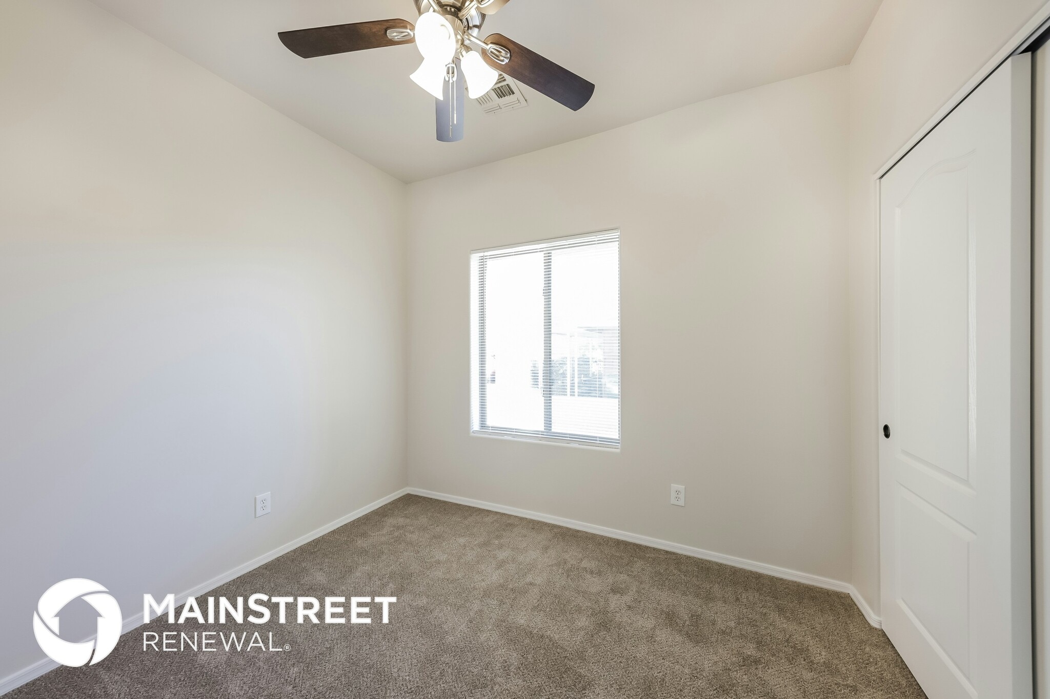 Building Photo - 1513 E Sunnyside Dr
