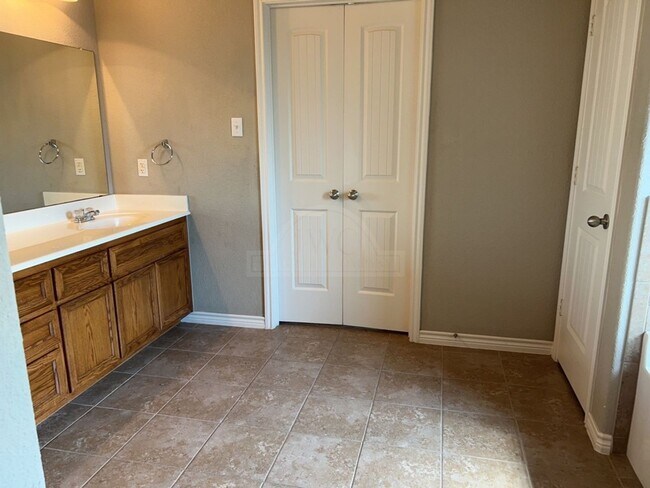 Building Photo - 2604 Tarrant County Dr