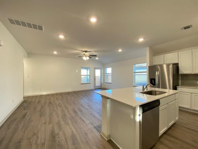 Building Photo - 202 Sweetwater Crk Ln