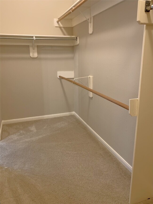 Building Photo - 4411 W Thunderwood Cir