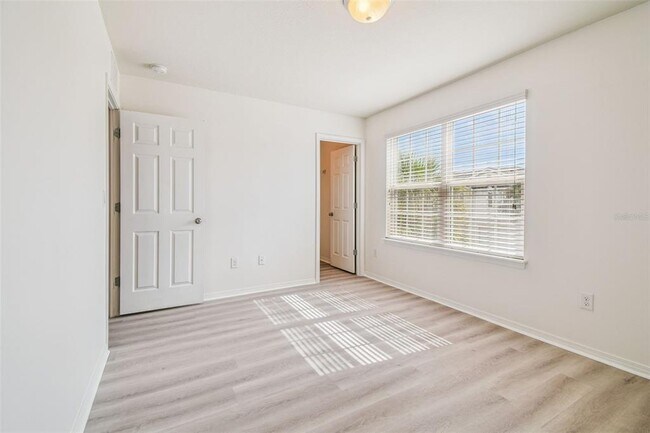 Building Photo - 4925 White Sanderling Ct