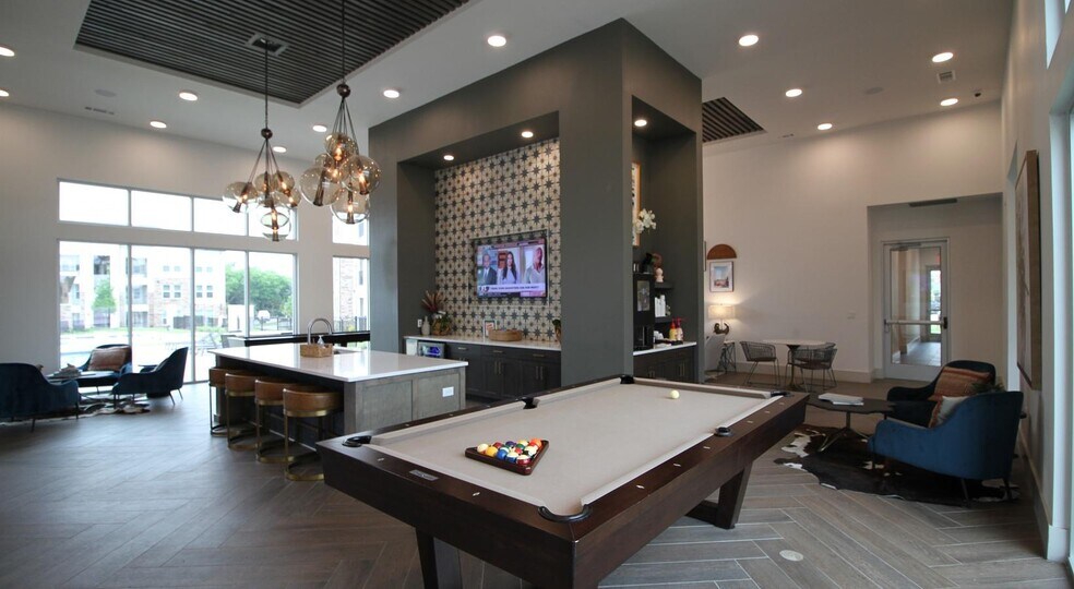 Building Photo - 241 N Overlook Dr