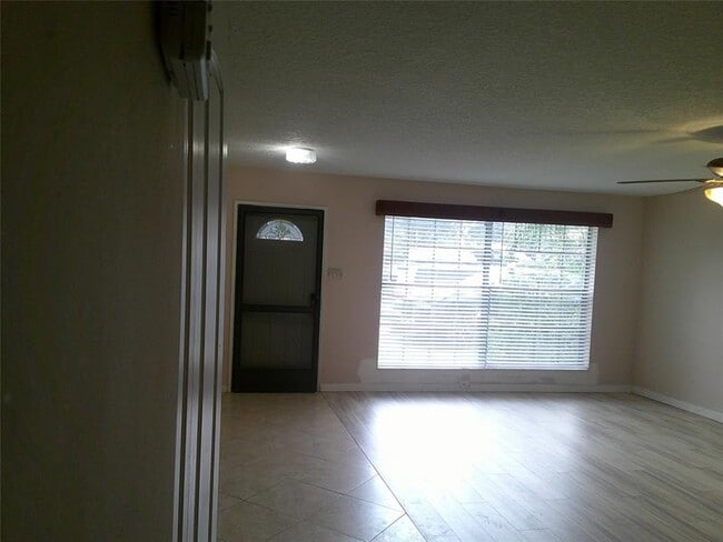Building Photo - 4291 Coral Springs Dr