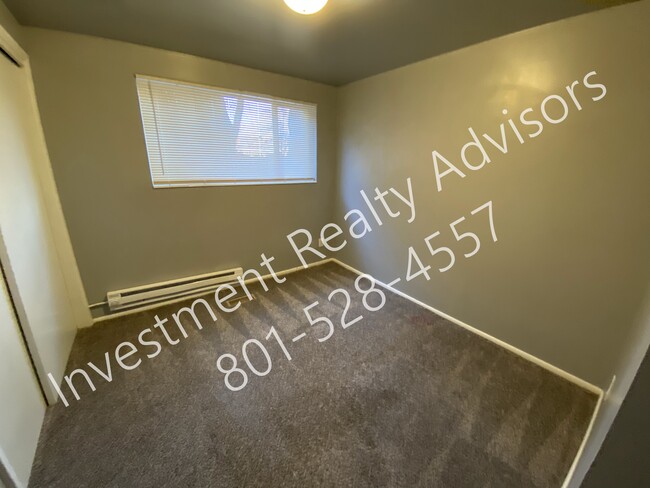 Building Photo - Two-Bedroom Apartment Near Liberty Park!