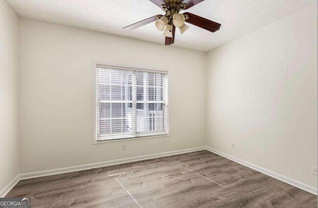 Building Photo - 1250 Parkwood Cir SE