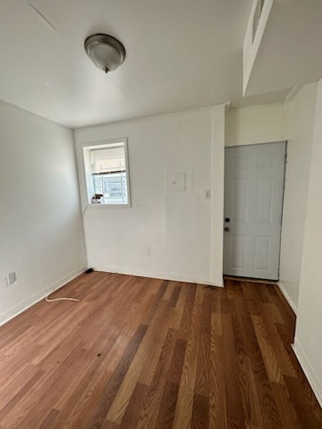 Building Photo - Affordable rowhome close to downtown Baltimore!