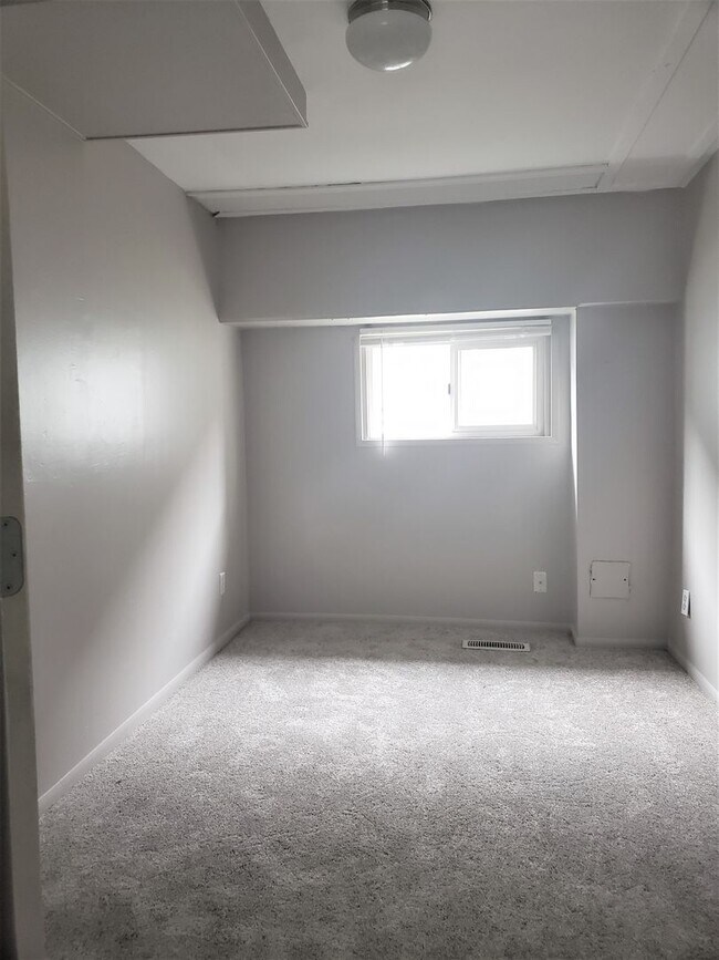 Building Photo - Charming Four Bedroom Home Located Near Cornwall Park.