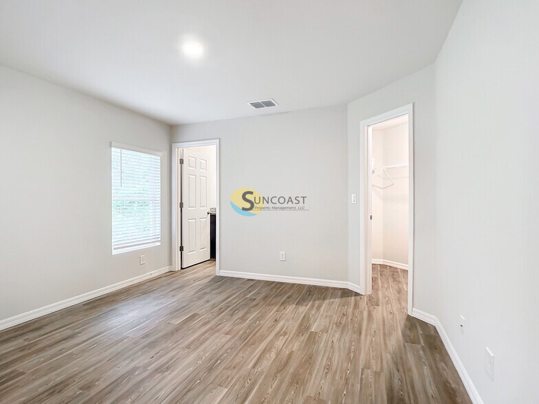 Building Photo - 123 Lomond Dr