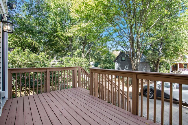 Building Photo - Newly Renovated 4/3 Near Beltline!