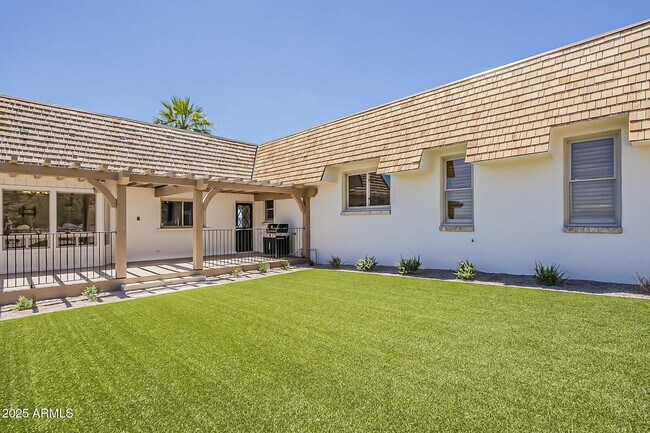 Building Photo - 5654 E Mesquite Ln