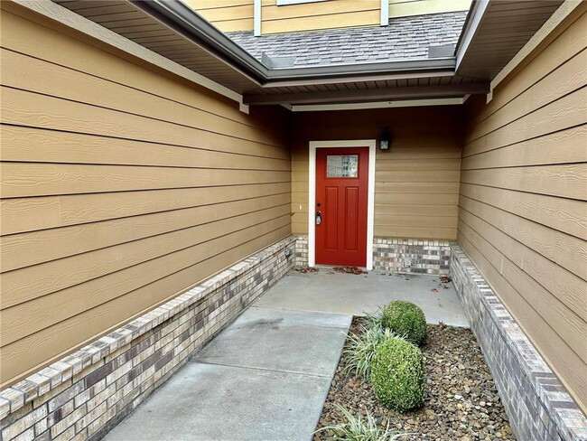 Building Photo - 186 Old Farmington Rd