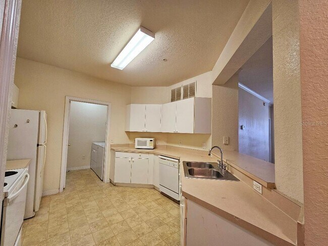 Building Photo - 3577 Conroy Rd