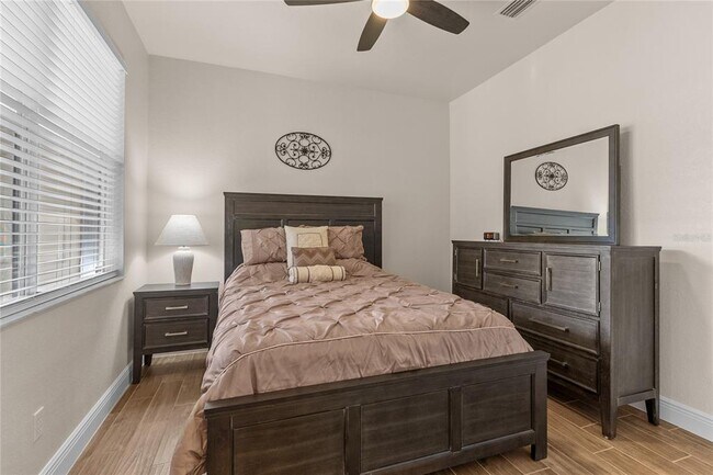 Building Photo - 1937 Scarlett Ave