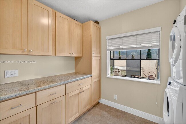 Building Photo - 4250 SW 70th Terrace
