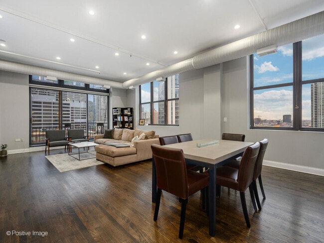 Building Photo - 360 W Illinois St