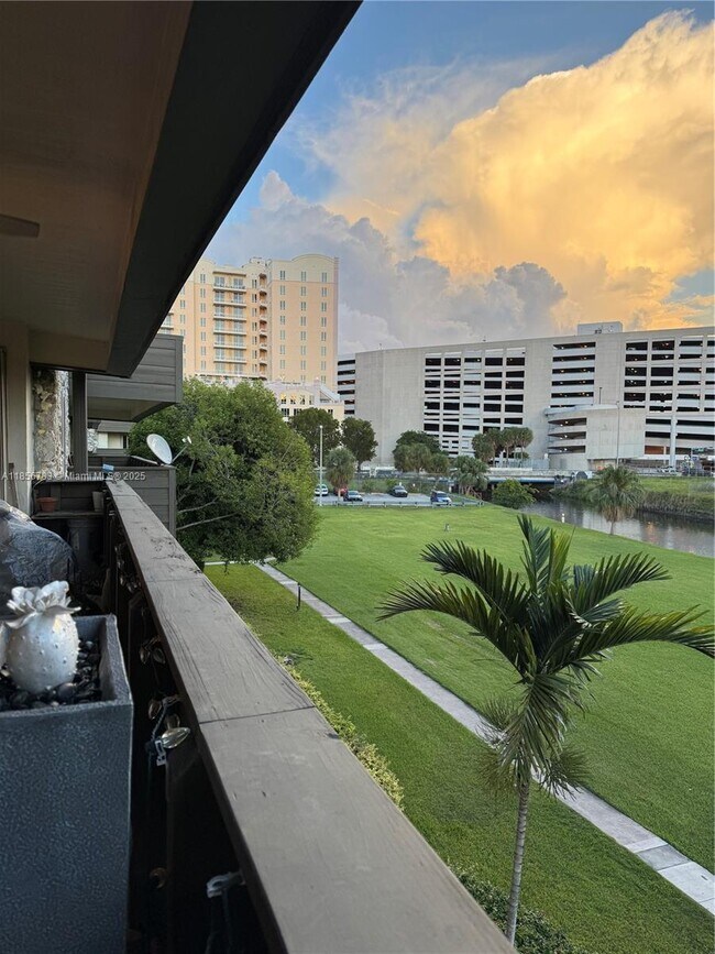 Building Photo - 8335 SW 72nd Ave