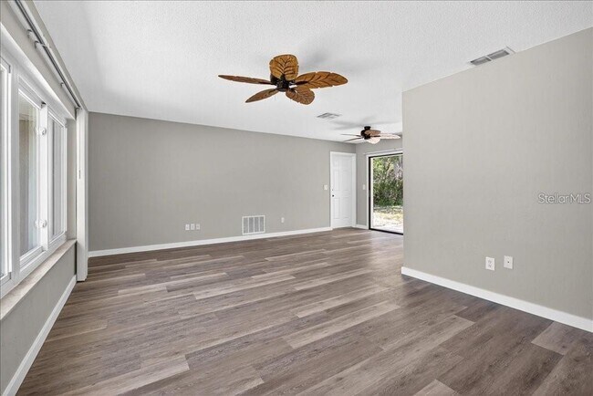 Building Photo - 8 Blare Dr