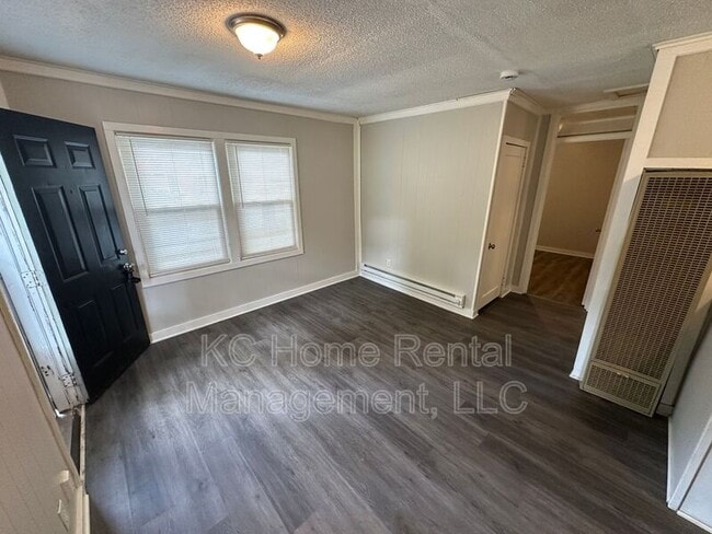 Building Photo - 109 W Hale St