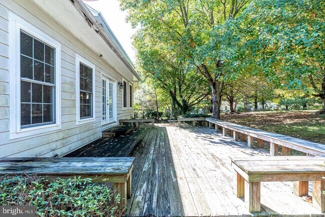 Building Photo - 1168 Taji Ct