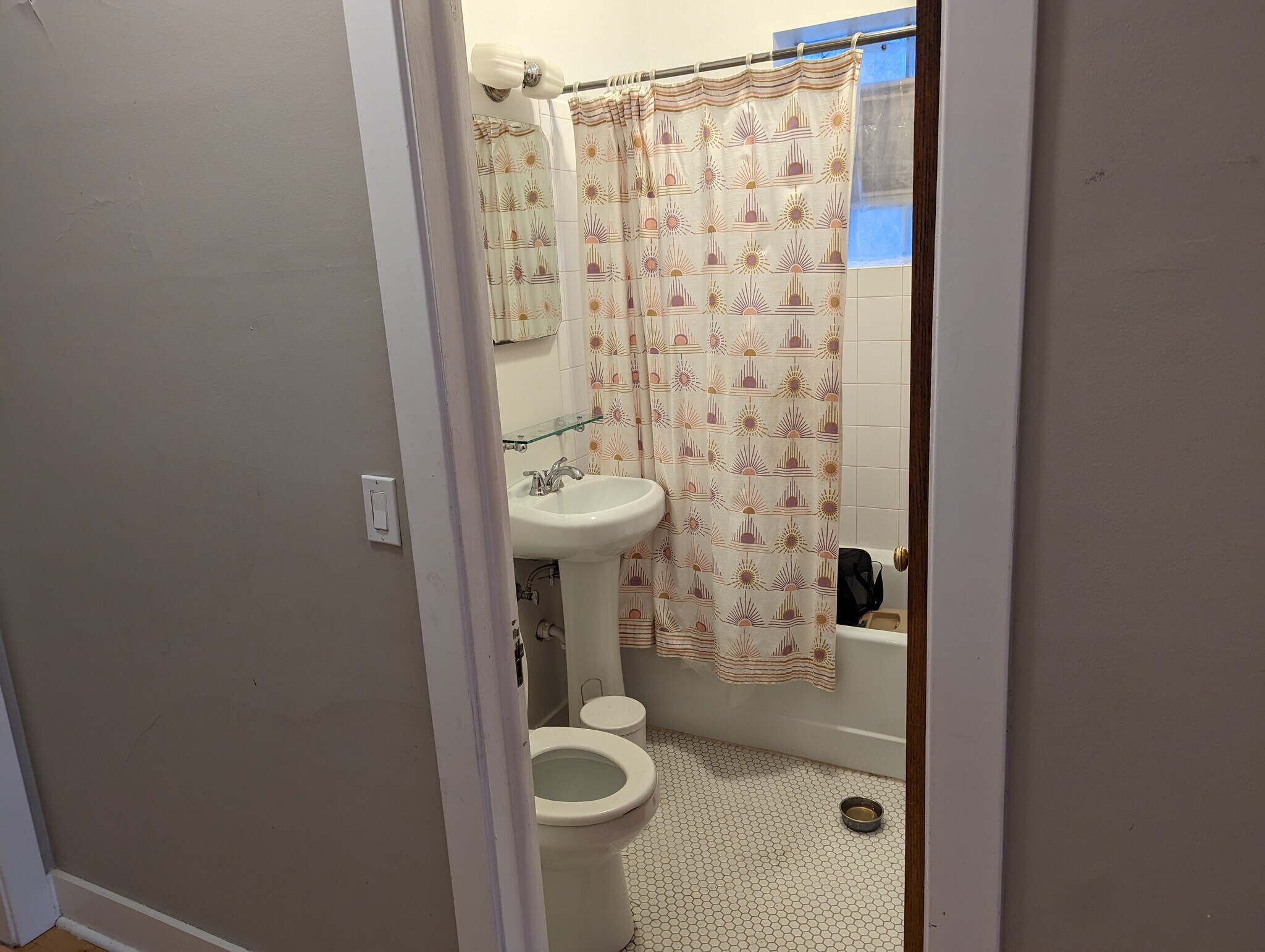 Building Photo - 1426 W Balmoral Ave