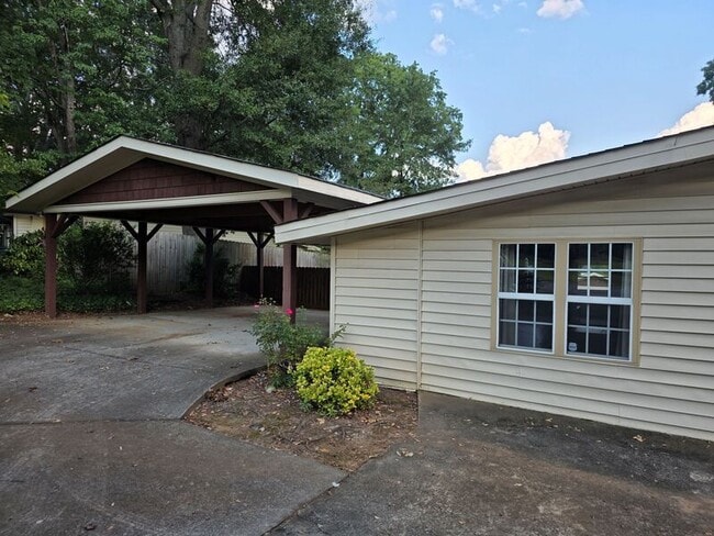 Building Photo - 3659 Ashwood Dr SE