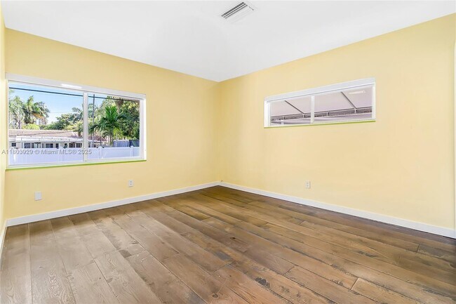 Building Photo - 1600 NE 110th Terrace