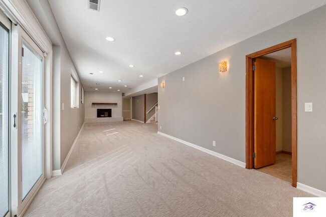 Building Photo - Available now! Spacious 3 Bed, 3 Bath Home with Modern Open Layout & Lawn Care Included