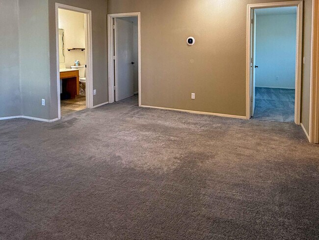 Building Photo - 3103 W Zachary Dr