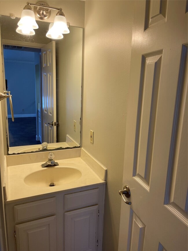Building Photo - 3118 Redcliff Dr