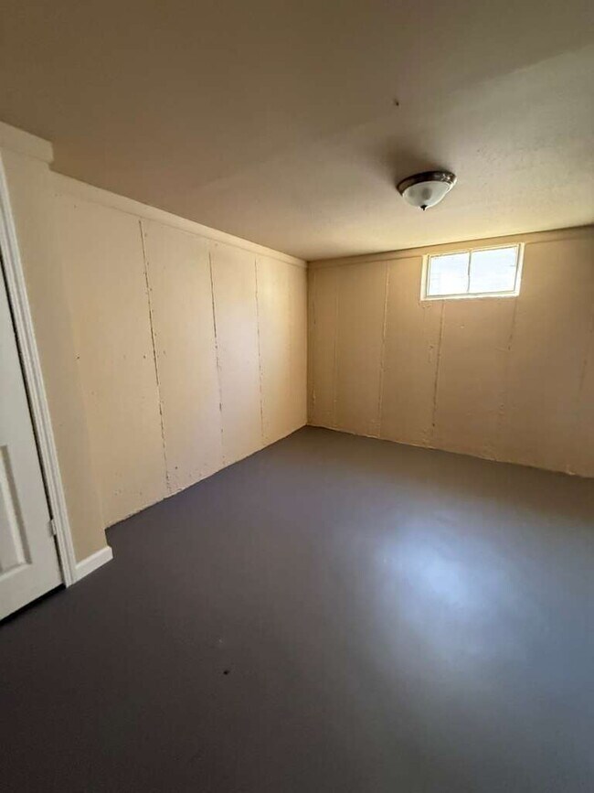 Building Photo - Charming 3-Bedroom, 1 bath Home with Lovely Hardwood Floors in St. Louis! Section 8 STRONGLY PREF...