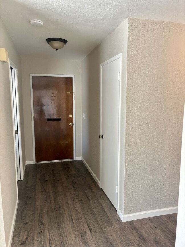 Building Photo - CUTE AS A BUG!  Super private Eldorado Hil...