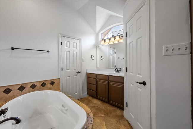 Building Photo - Gorgeous Cul-d-Sac home in Coveted Mansfie...