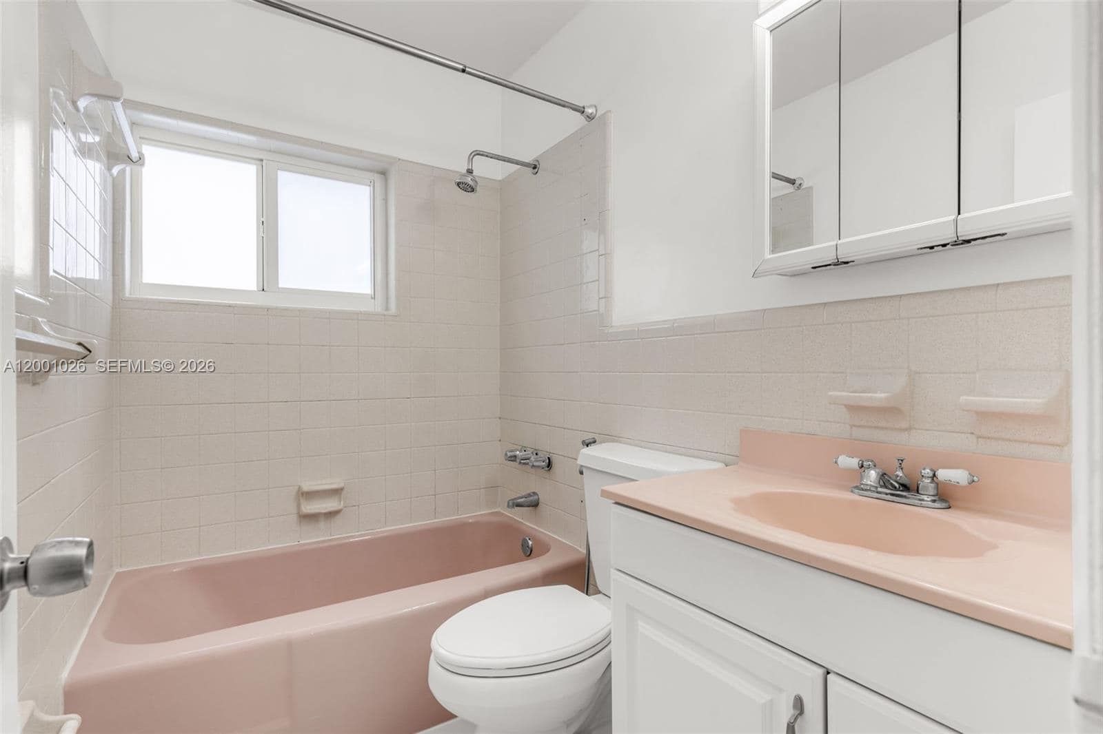 Building Photo - 310 SW 76th Ct
