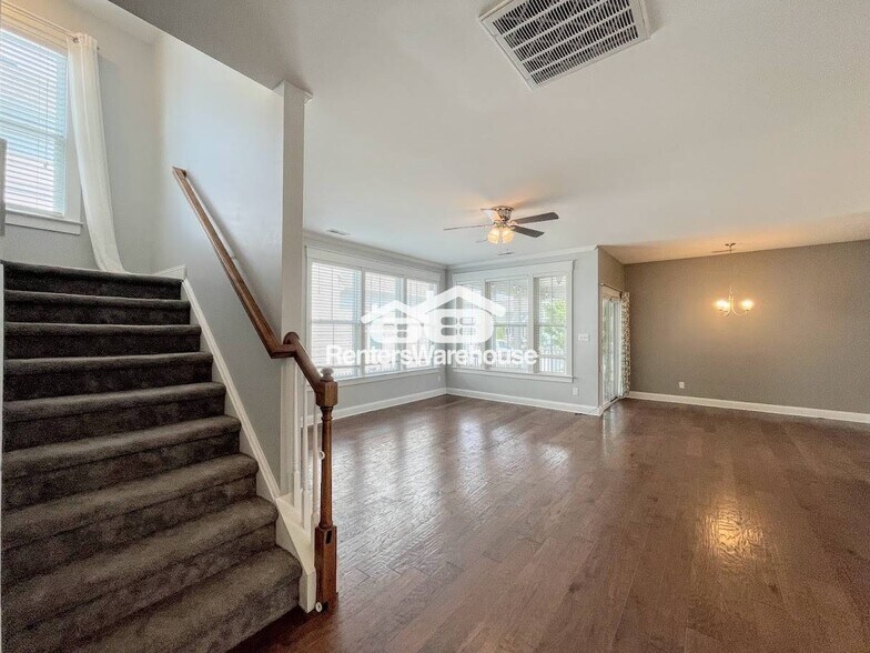 Building Photo - 3304 Patrick Henry Dr
