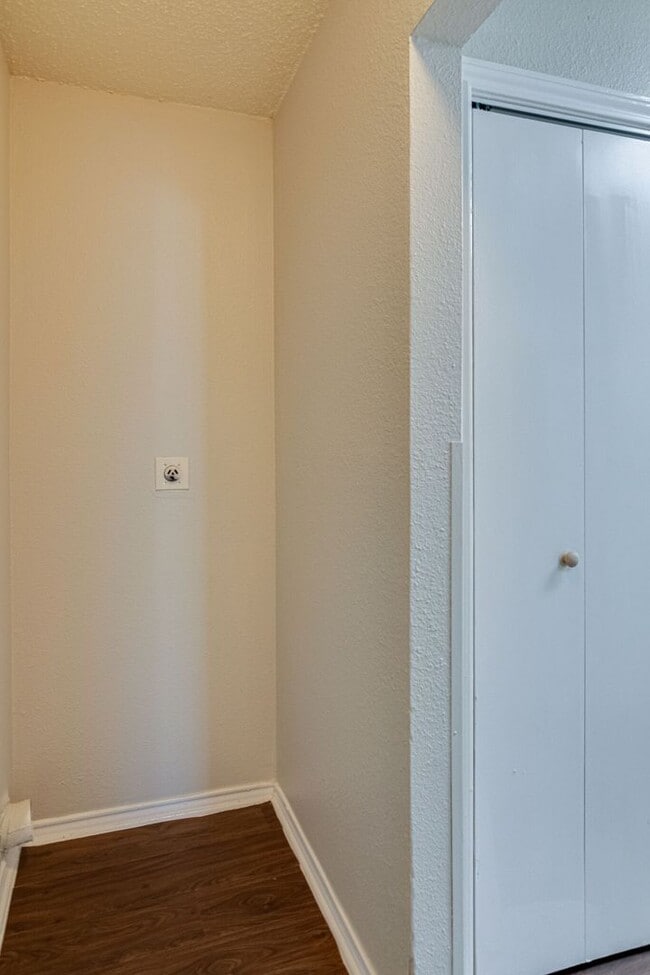 Building Photo - Updated 2022